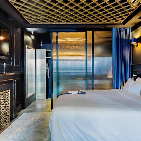 Suite Shibari By Justine Apartments Sobria Elegante Y Pecaminosa Apartamento Turistico En Madrid Rio Luaran gambar